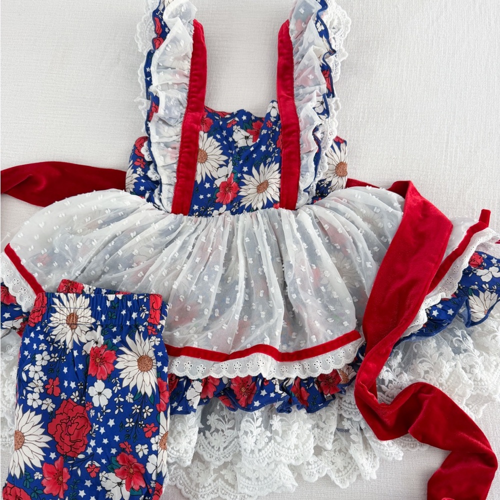 Liv & Stella Red, White & blooms tunic set